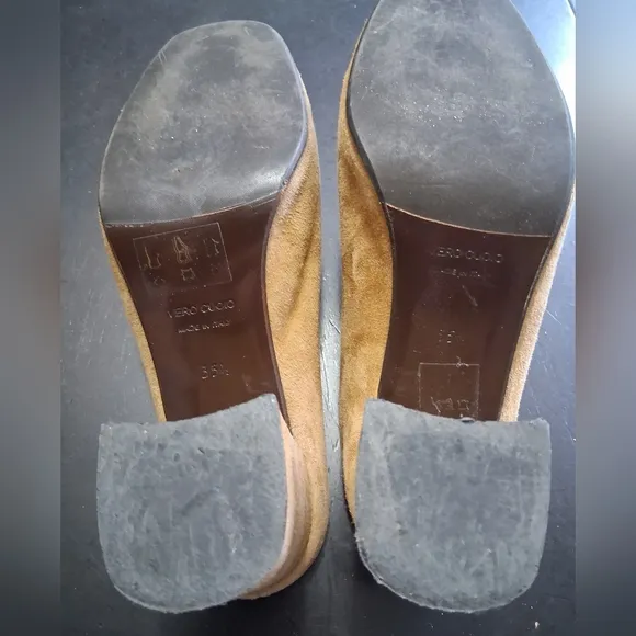 Barneys New York Tan Slip On Mules.)    Size 6 (35,5)