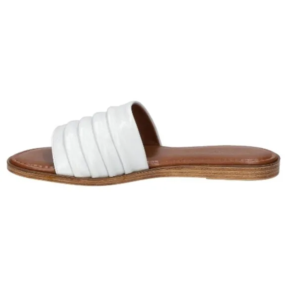 Bella vita Women's Rya-Italy Flat Sandal White Italian Leather Size 6.5 WW