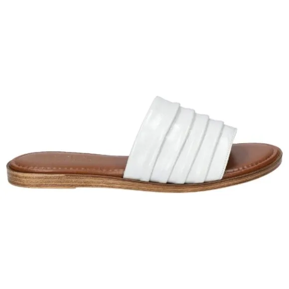 Bella vita Women's Rya-Italy Flat Sandal White Italian Leather Size 6.5 WW