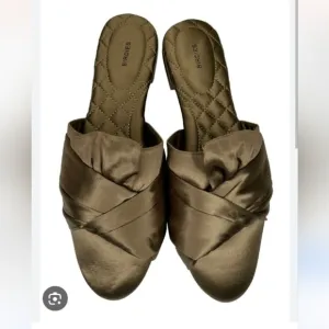 Birdies The Songbird Satin Mule in Khaki Green NIB