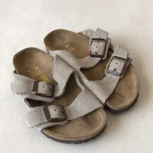 BIRKENSTOCK ARIZONA Kid’s Unisex Suede Clogs | 9
