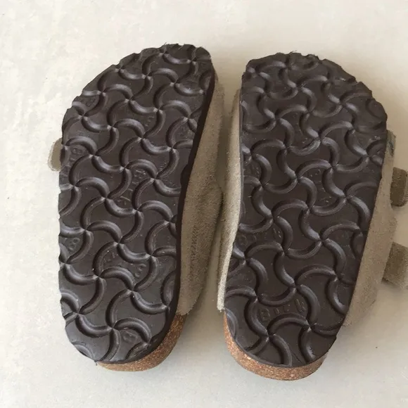 BIRKENSTOCK ARIZONA Kid’s Unisex Suede Clogs | 9