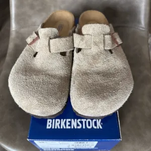 Birkenstock Boston soft footbed in taupe suede - Size 38 / 7-7.5 Regular/Wide