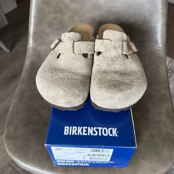 Birkenstock Boston soft footbed in taupe suede - Size 38 / 7-7.5 Regular/Wide