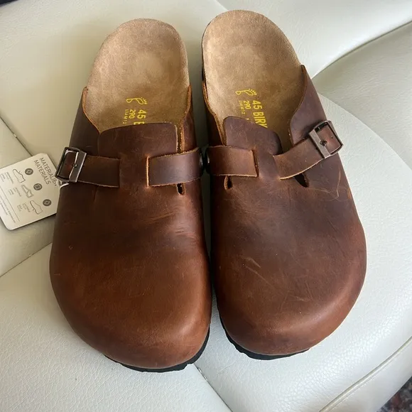 Birkenstock Men's Brown Clogs