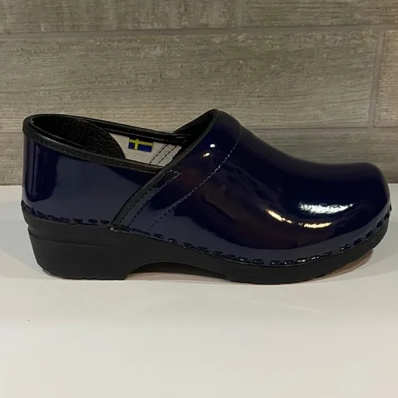 BJORK PRO ELSA-NWOB -Patent Leather Clogs-Navy Blue- Women's EU 37-US 6.5
