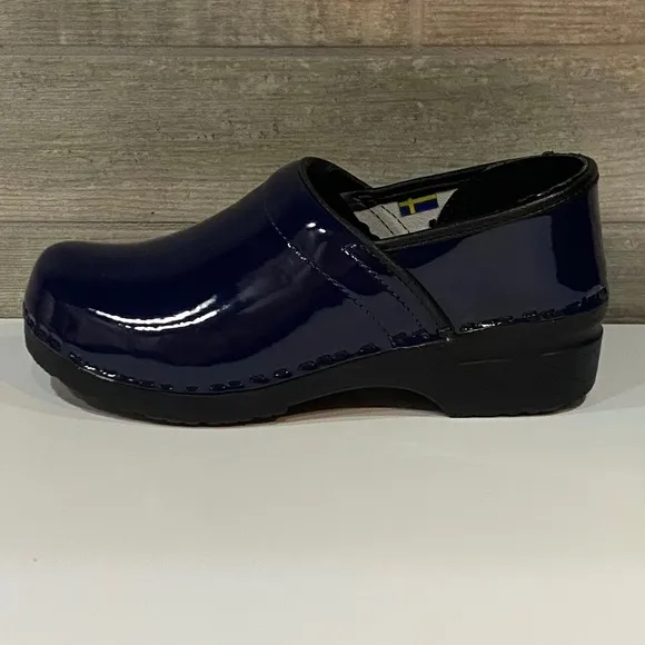 BJORK PRO ELSA-NWOB -Patent Leather Clogs-Navy Blue- Women's EU 37-US 6.5