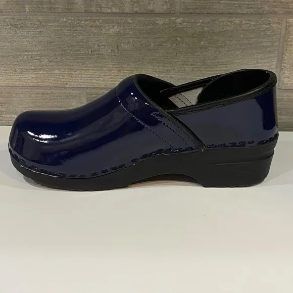 BJORK PRO ELSA-NWOB -Patent Leather Clogs-Navy Blue- Women's EU 37-US 6.5