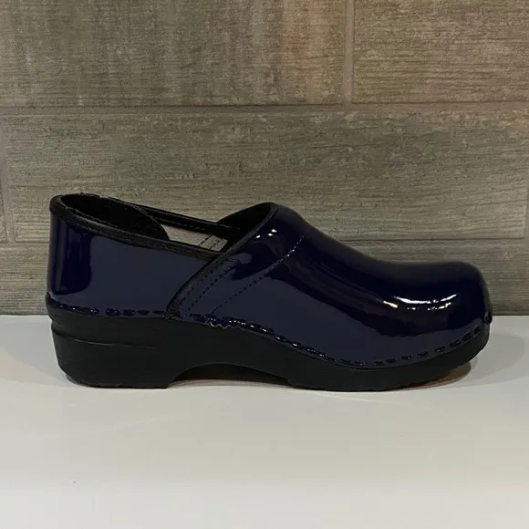 BJORK PRO ELSA-NWOB -Patent Leather Clogs-Navy Blue- Women's EU 37-US 6.5