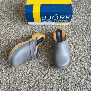 Bjork Swedish Comfort 38 US 7 Wooden Slip On Clogs Solid Gray Leather New