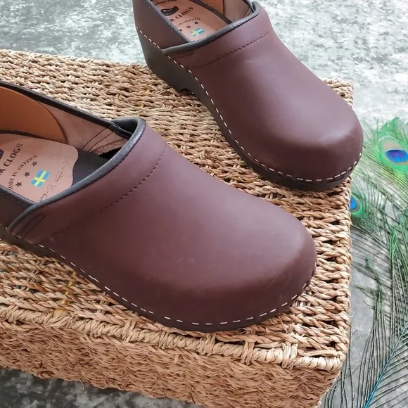 Björk Swedish Comfort Brown Leather Clogs