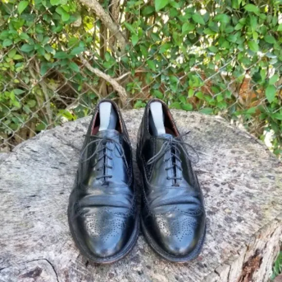 Black Bostonian Wingtip Dress Shoes/ Vintage