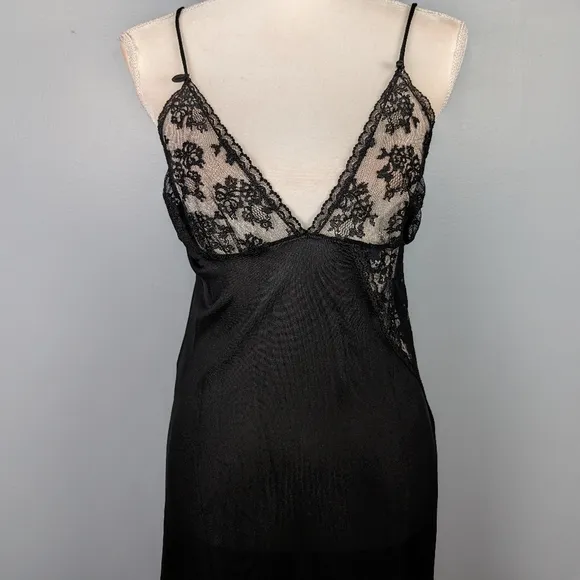 Black maxi slip