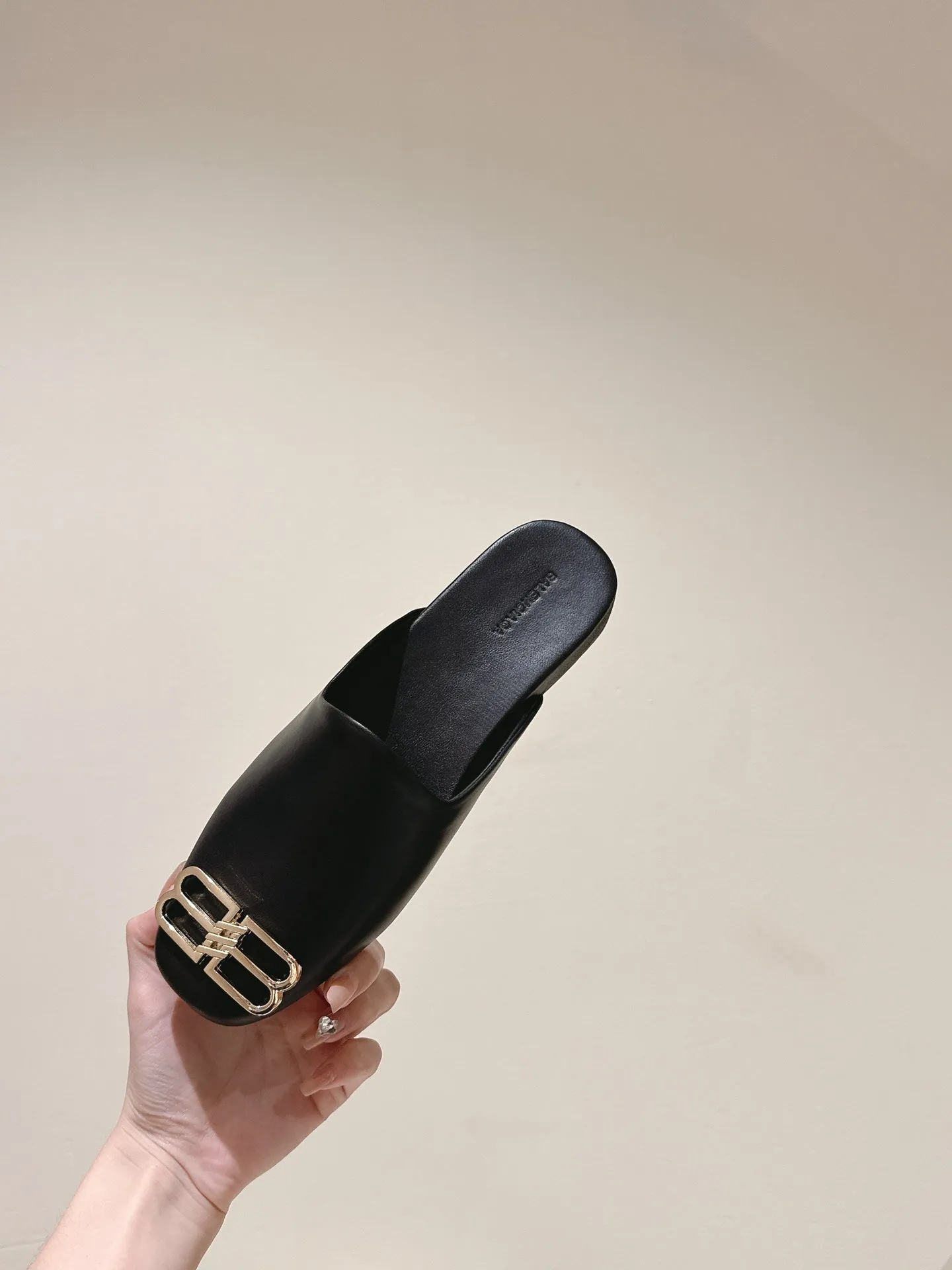 BLACK SHINY LAMBSKIN SQUARE TOE FLAT MULES GOLD BUCKLE