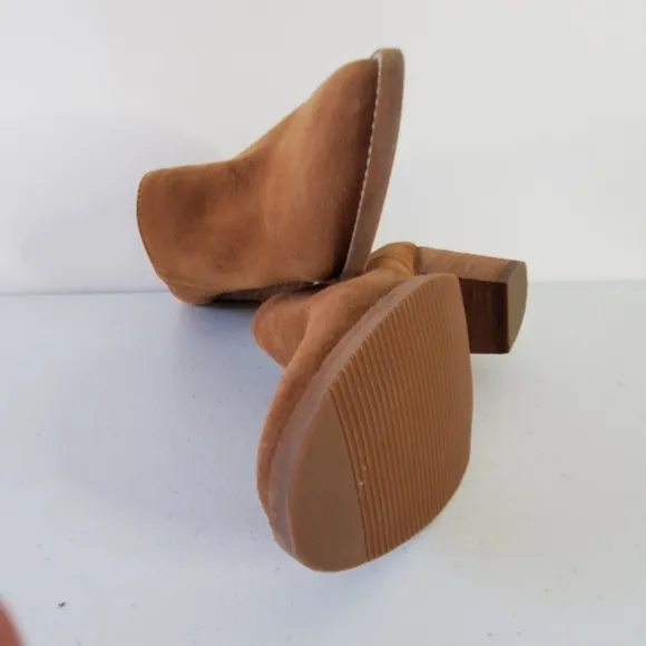 Blondo Waterproof Norwich Mules Size 8.5 Camel Suede Slip-on Stacked Heel Clogs