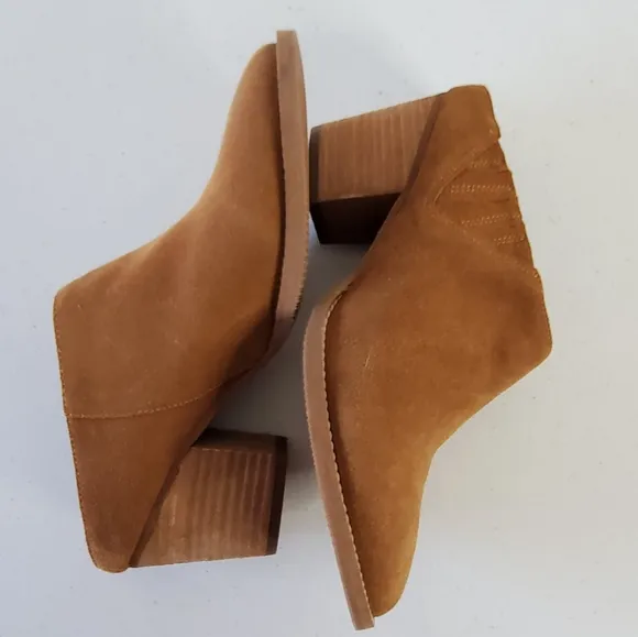 Blondo Waterproof Norwich Mules Size 8.5 Camel Suede Slip-on Stacked Heel Clogs