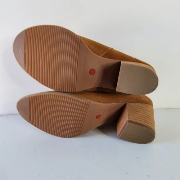 Blondo Waterproof Norwich Mules Size 8.5 Camel Suede Slip-on Stacked Heel Clogs