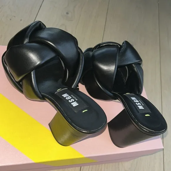 BNIB NEVER WORN BLACK MSGM Leather mules