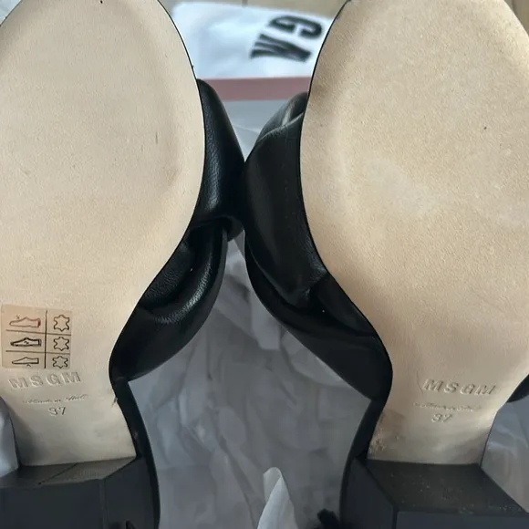 BNIB NEVER WORN BLACK MSGM Leather mules