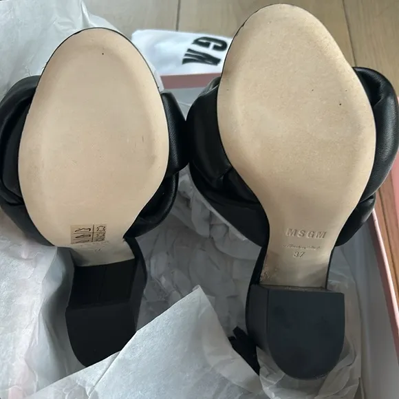 BNIB NEVER WORN BLACK MSGM Leather mules