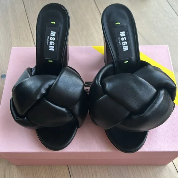 BNIB NEVER WORN BLACK MSGM Leather mules