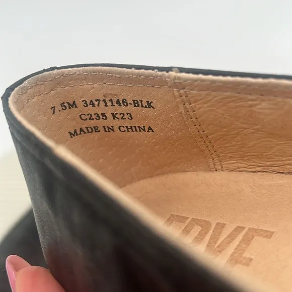 BNWT - FRYE MELANIE SLIP ON - BLACK LEATHER - 7.5