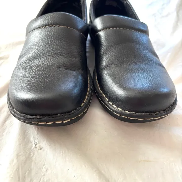 BOC Born Black Tooled Leather Slip-On Clogs Nursing SZ 6 M NWOT