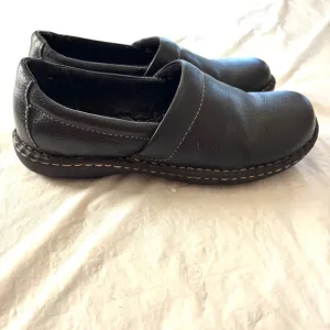 BOC Born Black Tooled Leather Slip-On Clogs Nursing SZ 6 M NWOT