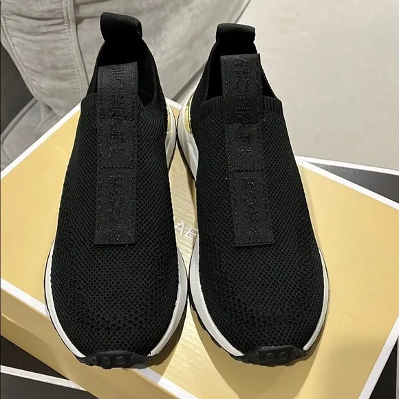 Bodie Slip-On Black Sneakers