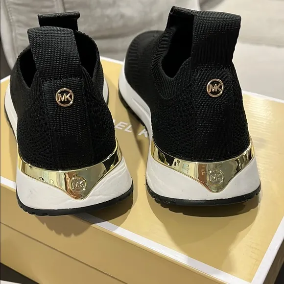 Bodie Slip-On Black Sneakers