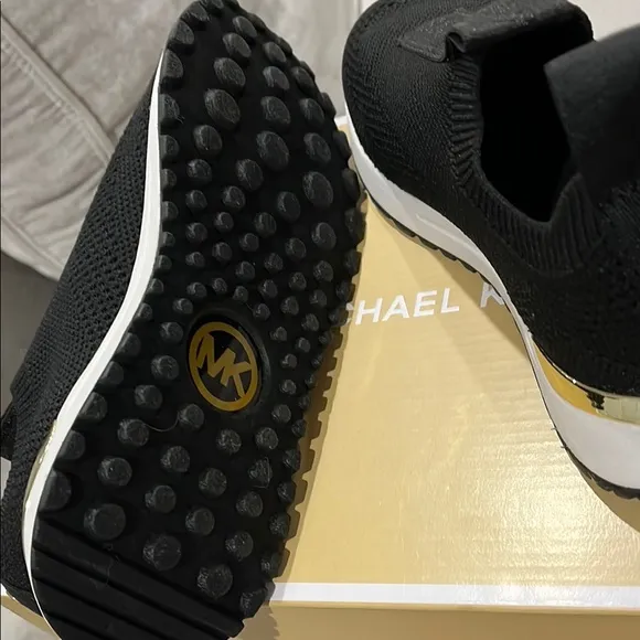 Bodie Slip-On Black Sneakers