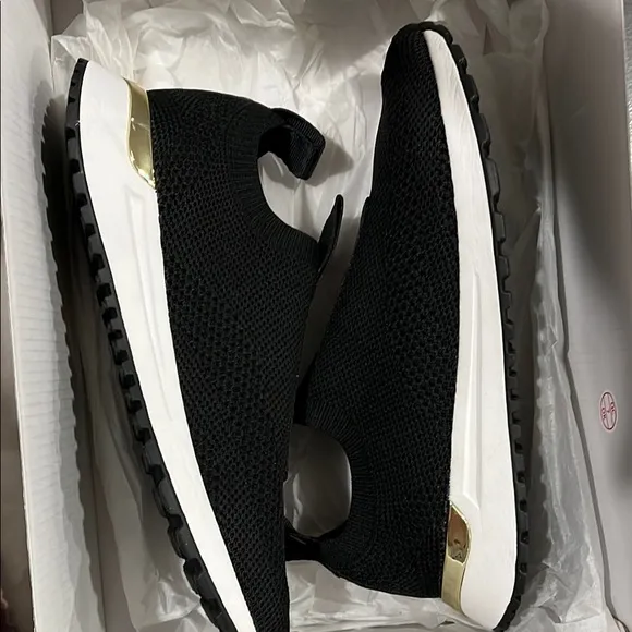 Bodie Slip-On Black Sneakers
