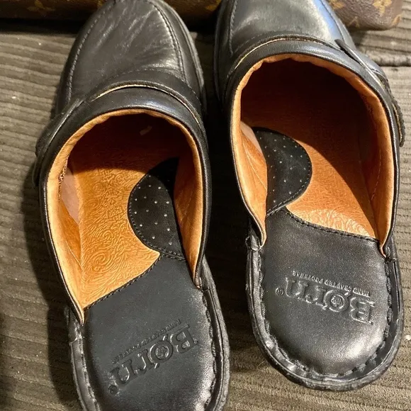 Born Black Buckle Clogs Size 6