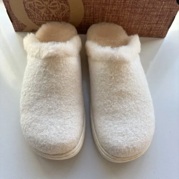 Born Zoe Clogs Shearling Wool Slip On Winter White Size 7 NEW