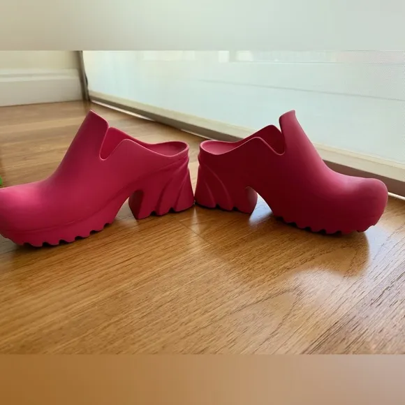 Bottega Veneta Pink Rubber Clogs
