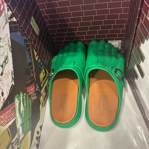 Bravest Studios GREEN HULK FOOT CLOGS *Birkenstocks* Size 11 - DS