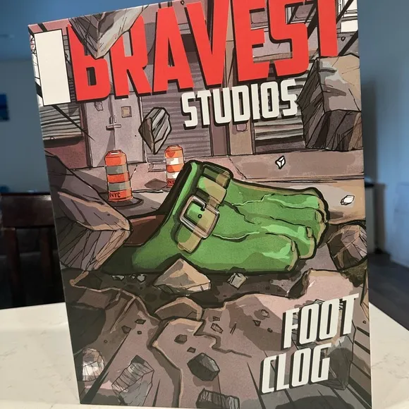 Bravest Studios GREEN HULK FOOT CLOGS *Birkenstocks* Size 11 - DS