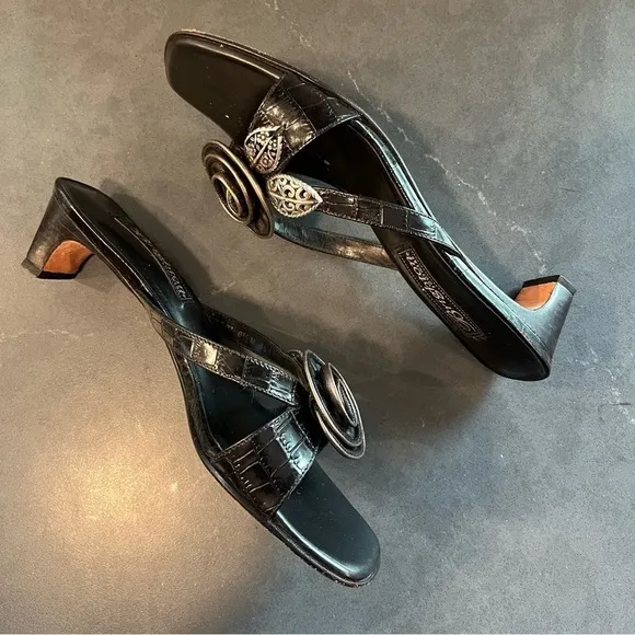 Brighton sz 6.5 Kassie black leather Heels w/ silver metal &amp; rose accents