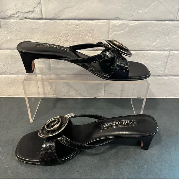 Brighton sz 6.5 Kassie black leather Heels w/ silver metal &amp; rose accents