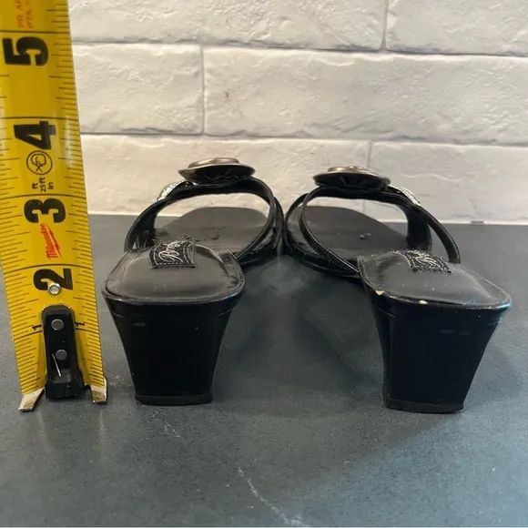 Brighton sz 6.5 Kassie black leather Heels w/ silver metal &amp; rose accents