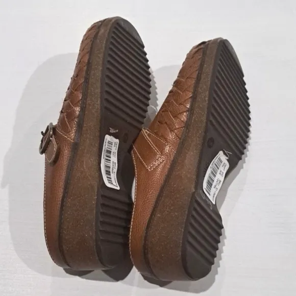 Brioso Jordyn Braided Leather Clogs