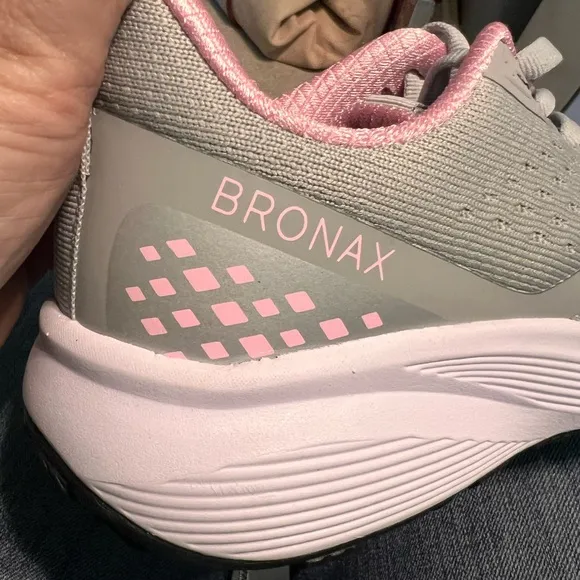 BRONAX Women's Wide Toe Box Road Running Shoes EU Size 39 US 8 NWOB
