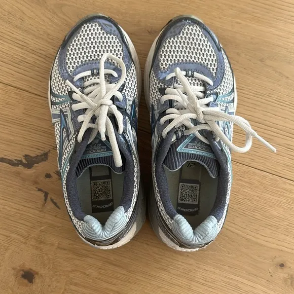 Brooks Adrenaline GTS 12 Women Round Toe Synthetic Gray Running Shoes size 6