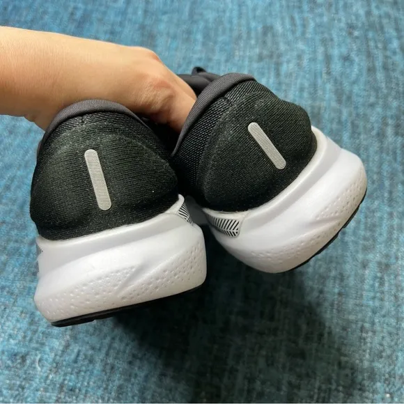 Brooks Adrenaline GTS 24 Running Shoes in Black White