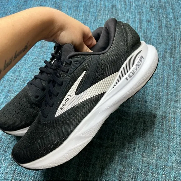 Brooks Adrenaline GTS 24 Running Shoes in Black White
