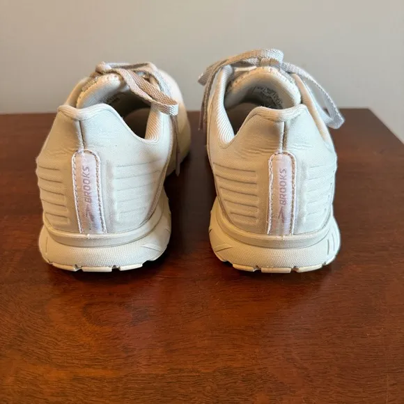 Brooks Anthem 5 White/Grey Size 8.5