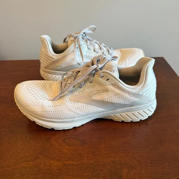 Brooks Anthem 5 White/Grey Size 8.5
