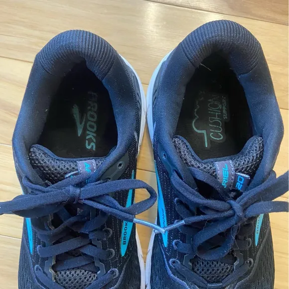 Brooks Ariel 20 Sneakers Womens Sz 9.5 B Black Running Shoes