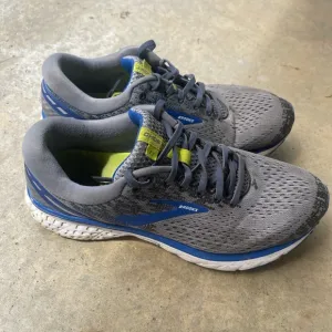 Brooks Ghost 11 running shoes size 10 2E