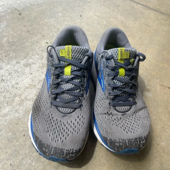 Brooks Ghost 11 running shoes size 10 2E